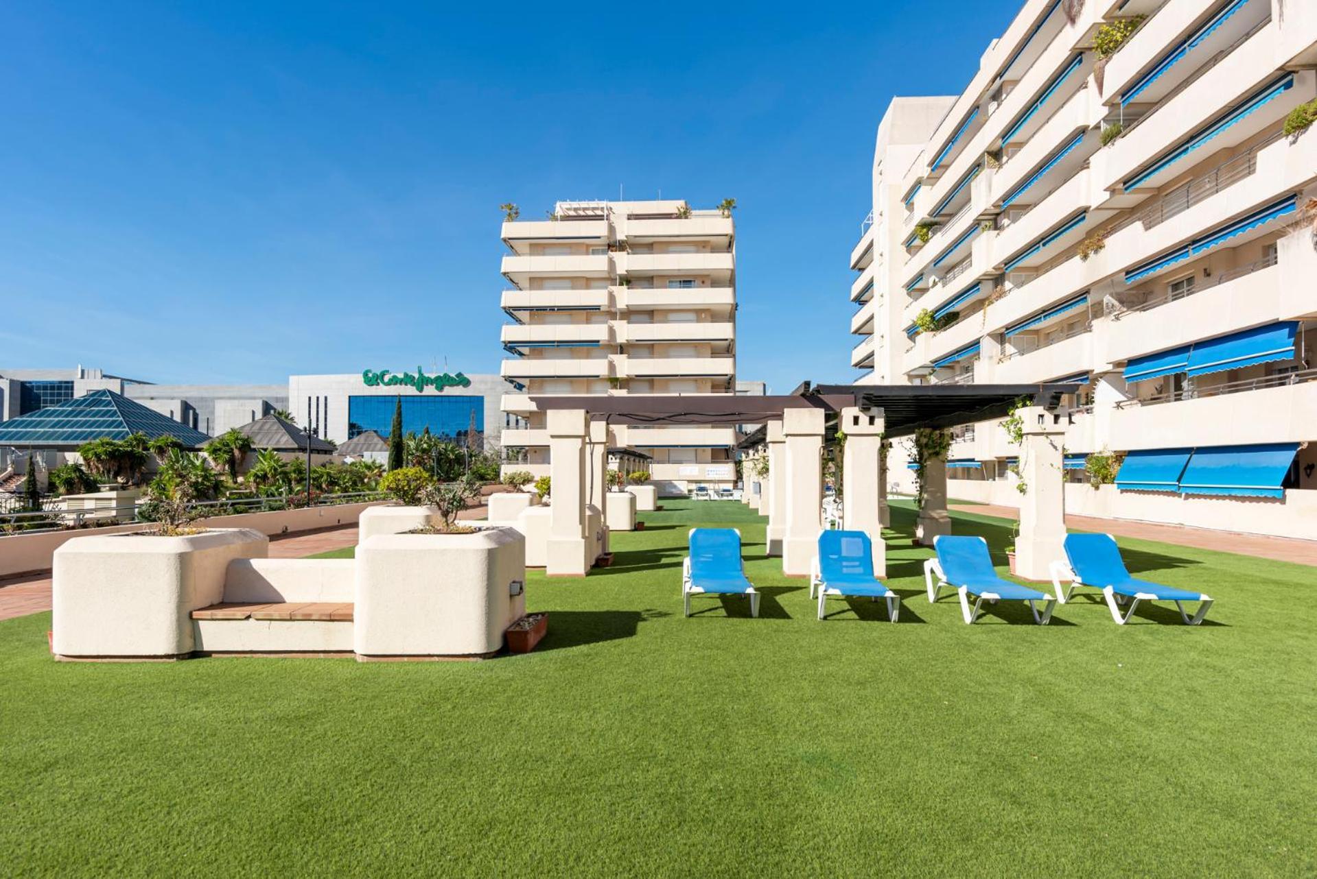 Vistas Al Mar En El Centro De Puerto Banus 3 4h Apartamento *