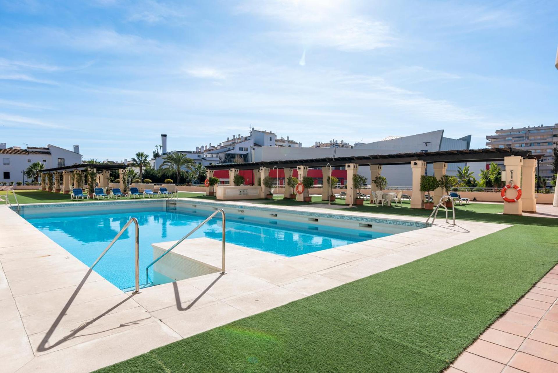 Apartamento Vistas Al Mar En El Centro De Puerto Banus 3 4h