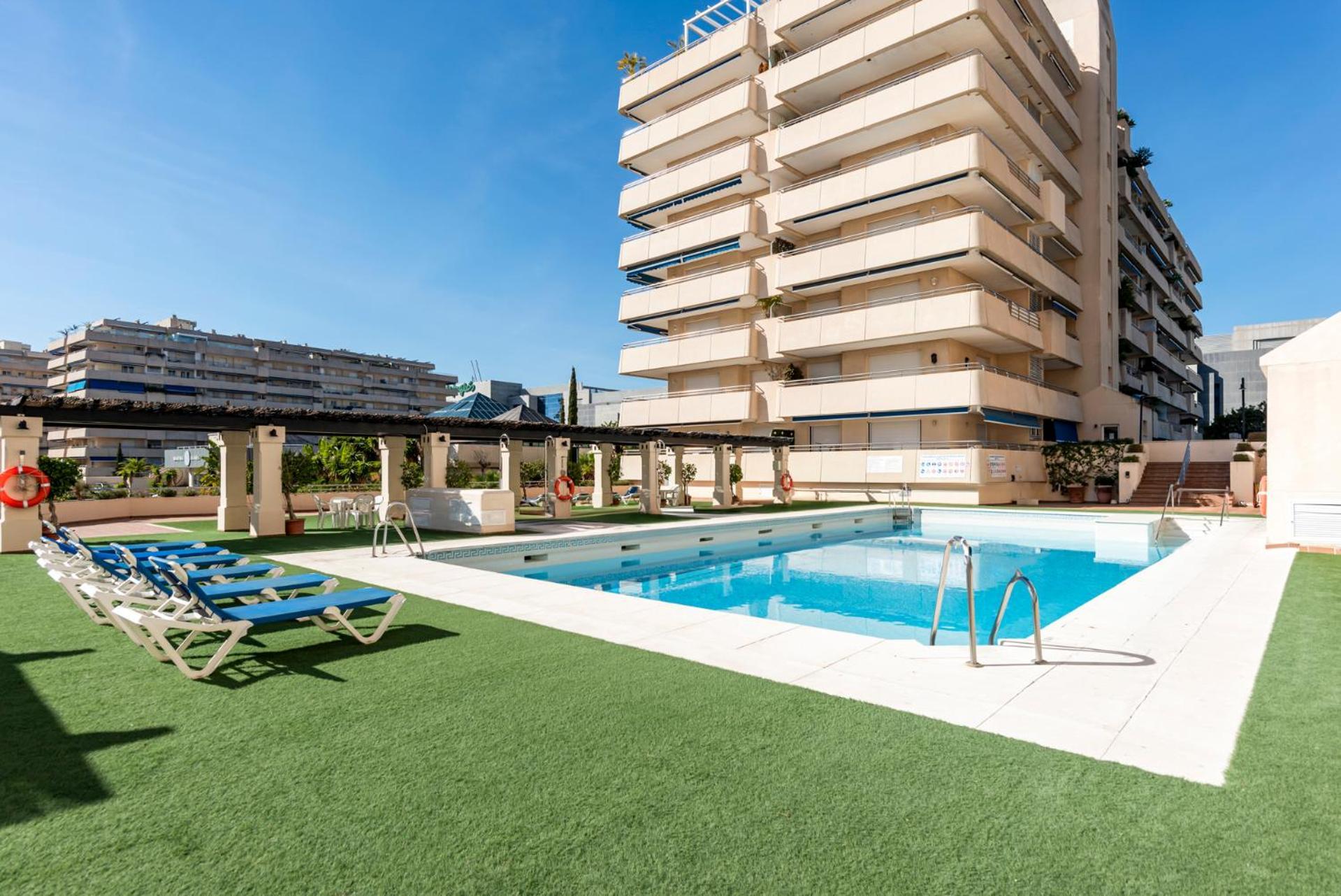 Apartamento Vistas Al Mar En El Centro De Puerto Banus 3 4h *