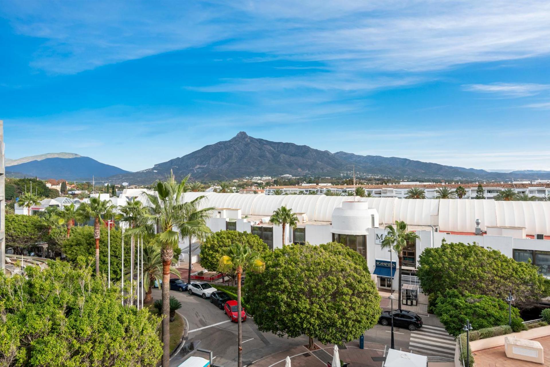 Vistas Al Mar En El Centro De Puerto Banus 3 4h Apartamento Marbella