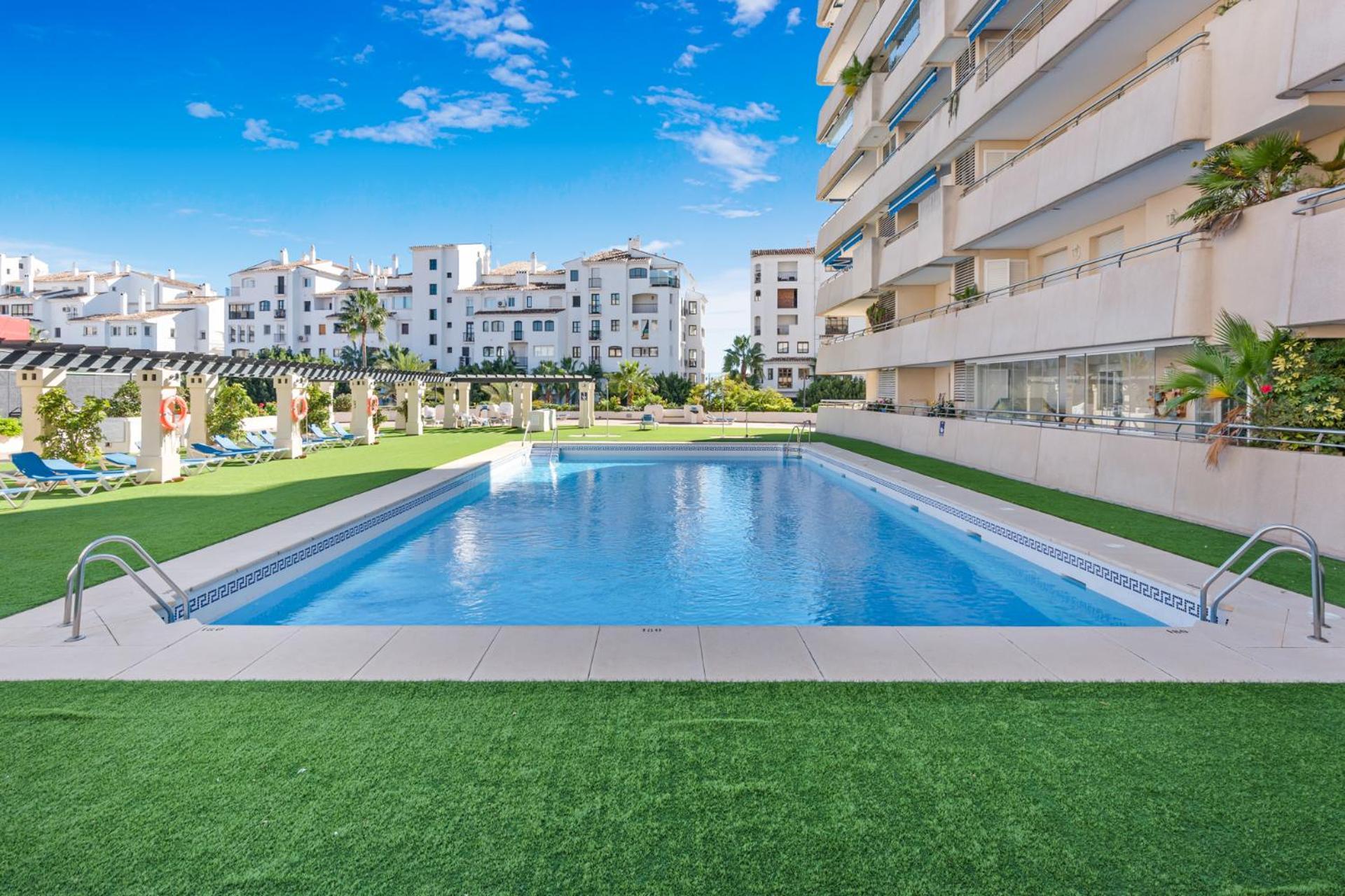 Apartamento Vistas Al Mar En El Centro De Puerto Banus 3 4h