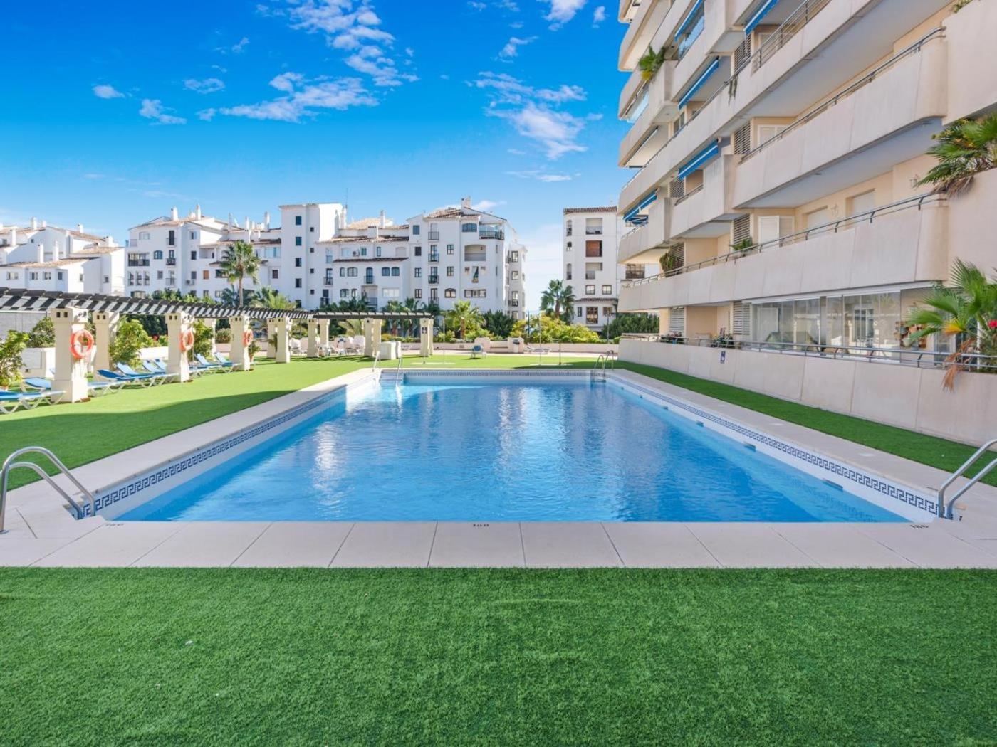 Apartamento Vistas Al Mar En El Centro De Puerto Banus 3 4h