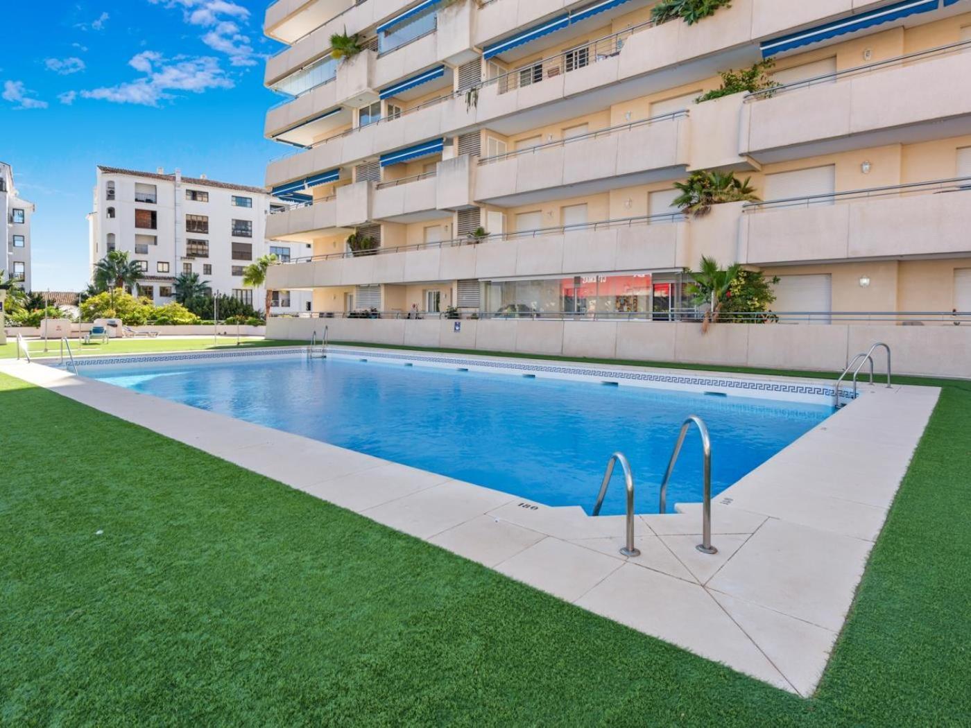 Vistas Al Mar En El Centro De Puerto Banus 3 4h Apartamento *