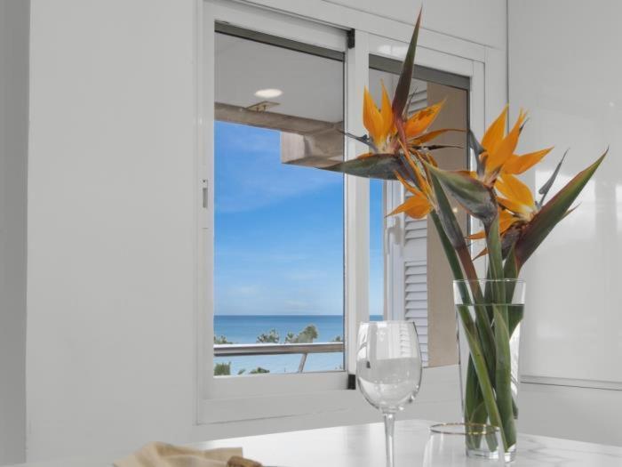 Apartamento Vistas Al Mar En El Centro De Puerto Banus 3 4h